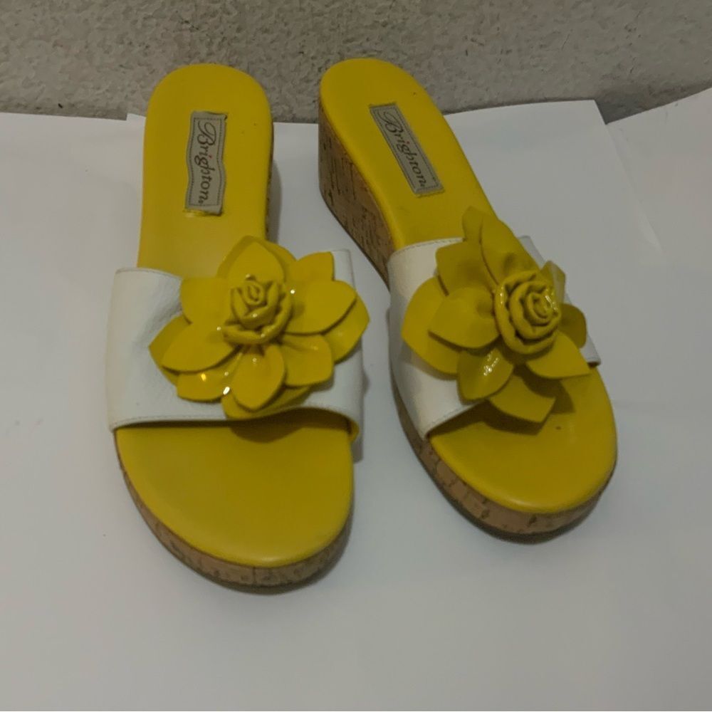 Brighton Helena Women’s Size 9 M  Slide Yellow and White flower leather.